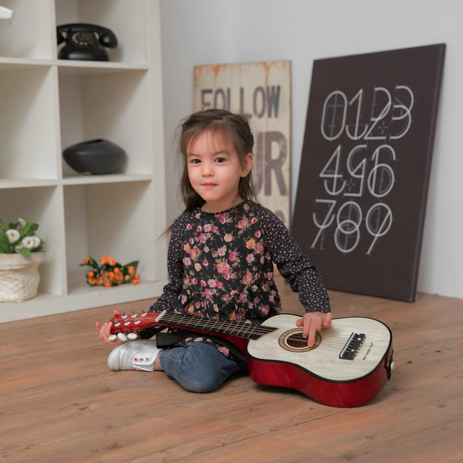 New Classic Toys - 10304 - Musikinstrument - Spielzeug Holzgitarre - Deluxe - Naturell, Kinder (Unisex) - Image 8