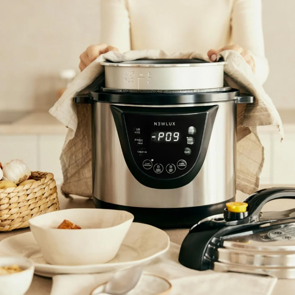 NEWLUX- Elektrischer Schnellkochtopf Chef Pot V110, programmierbar, 10 Programme, 1000 W, Fassungsvermögen 6L, 24-Stunden-Timer, bewahrt die Hitze, Kochen mit 2 verschiedenen Drücken - Image 3
