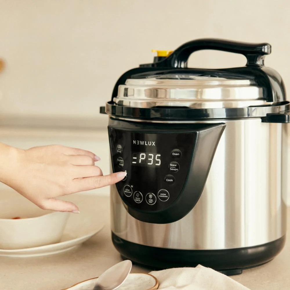 NEWLUX- Elektrischer Schnellkochtopf Chef Pot V110, programmierbar, 10 Programme, 1000 W, Fassungsvermögen 6L, 24-Stunden-Timer, bewahrt die Hitze, Kochen mit 2 verschiedenen Drücken - Image 4
