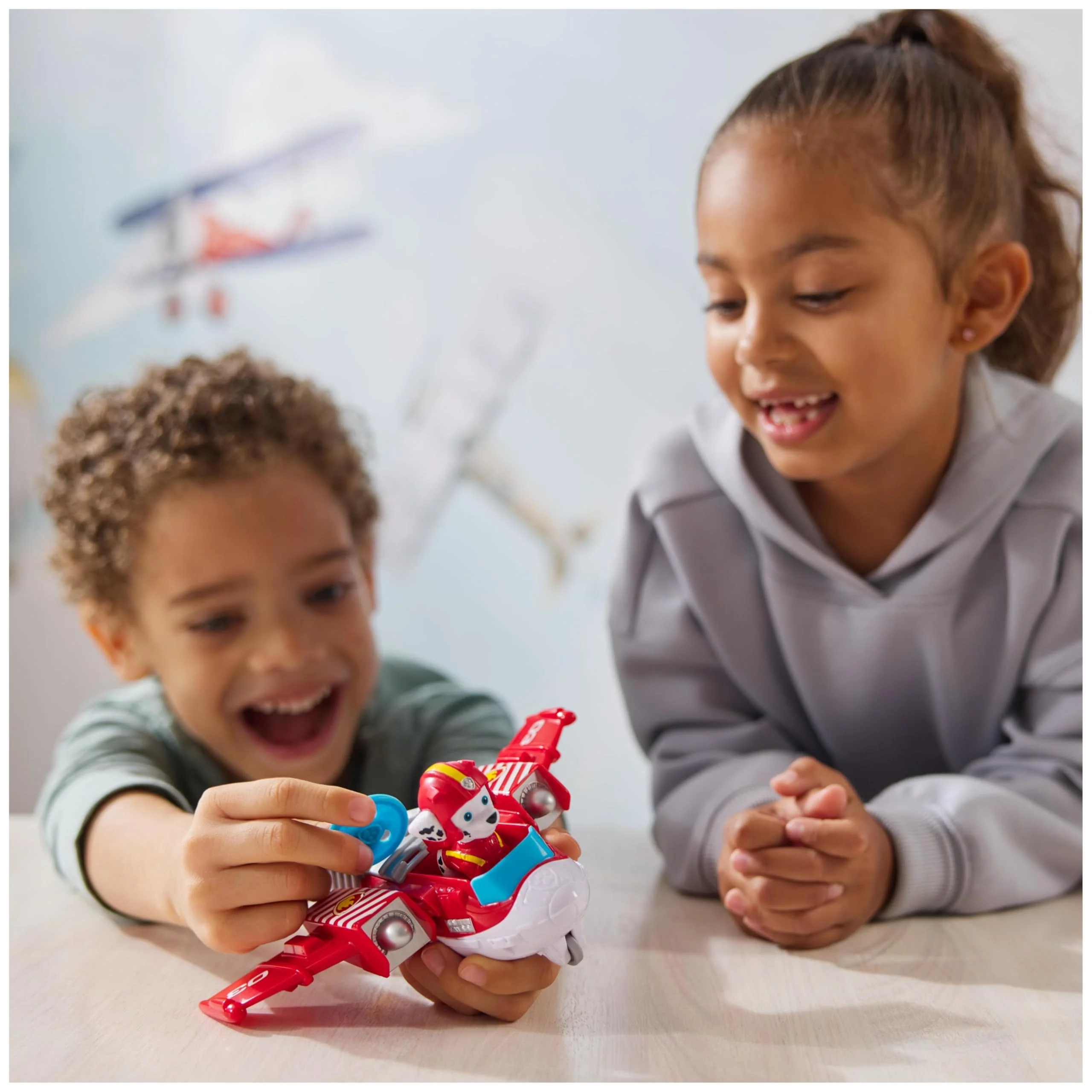 PAW Patrol Air Rescue - Marshalls Feuerwehrflugzeug mit Geschoss-Abwurf und Marshall Spielfigur (Basis Fahrzeug), Spielzeug für Kinder ab 3 Jahren - Image 5