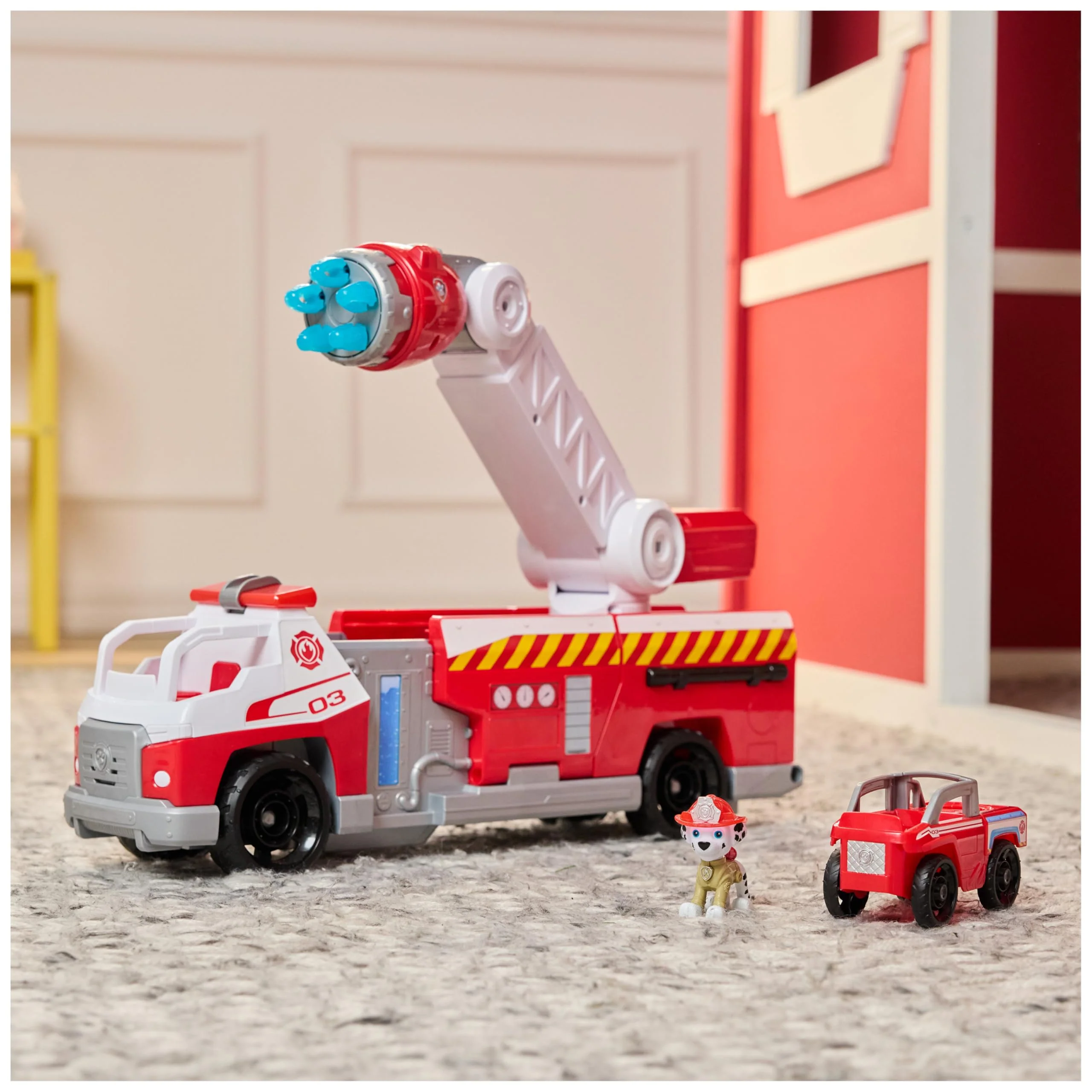 PAW PATROL Fire Rescue - Marshalls Deluxe Feuerwehr-Truck, 50 cm lang, mit Marshall Hundefigur, kleinem Feuerwehrauto, Express-Wassergeschoss-Abwurf und Licht- und Soundeffekten - Image 10