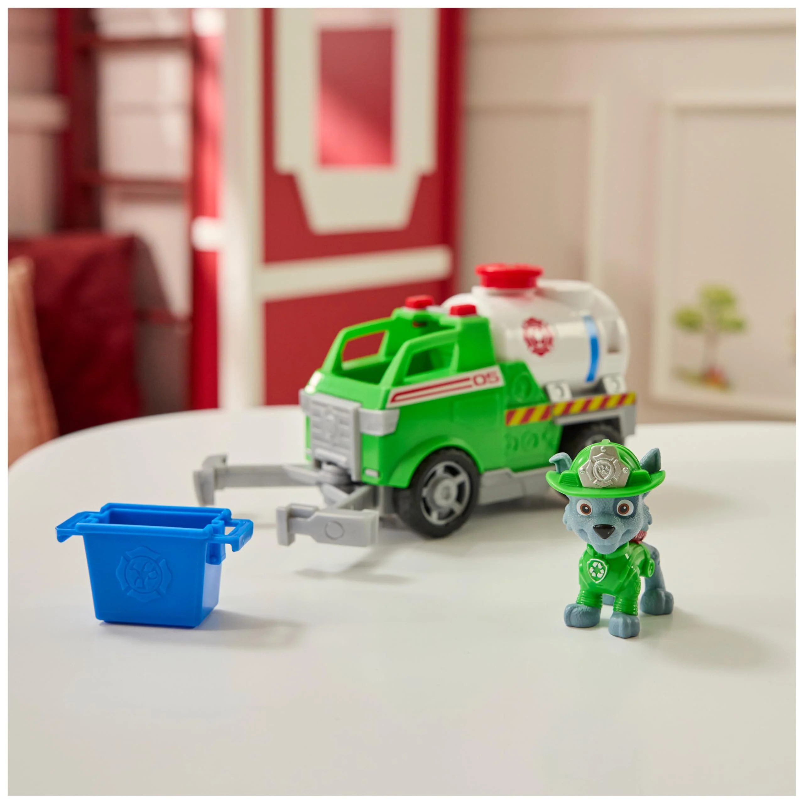 PAW PATROL Fire Rescue - Rockys Tanklaster mit Greiferklaue und Behälter sowie Rocky Hundefigur, Spielzeug für Kinder ab 3 Jahren - Image 10