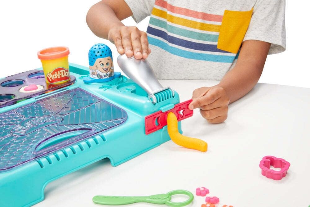 Play-Doh Kreativbox für unterwegs mit mehr als 30 Knetwerkzeugen und 10 Dosen - Image 4