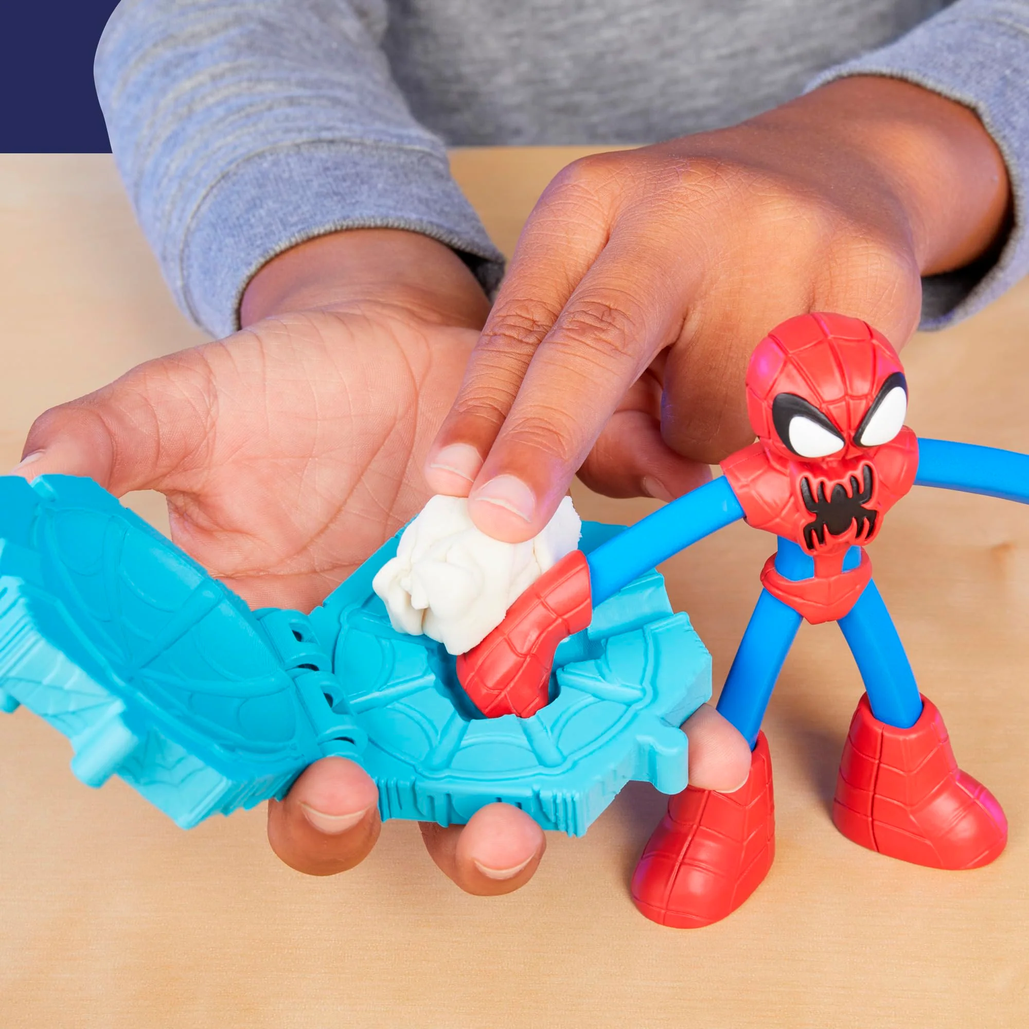 Play-Doh Marvel Spider-Man Netz-Action Set, 2 Spielfiguren und vielen Knetformen, 4 Dosen Modelliermasse in passenden Farben, kreatives für Kinder ab 3 Jahren - Image 7