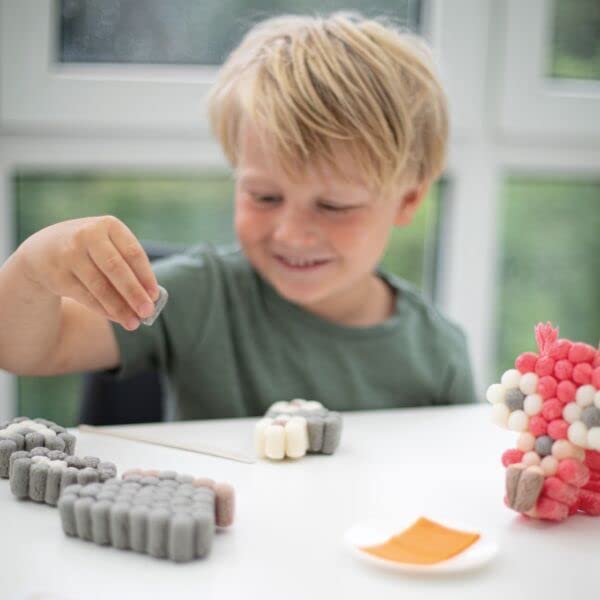 Playmais Mosaic Little Forest Kreativ-Set zum Basteln für Kinder ab 3 Jahren | Über 2.300 Stück & 6 Mosaik Klebebilder mit Waldtieren | Fördert Kreativität & Feinmotorik | Natürliches Spielzeug - Image 4