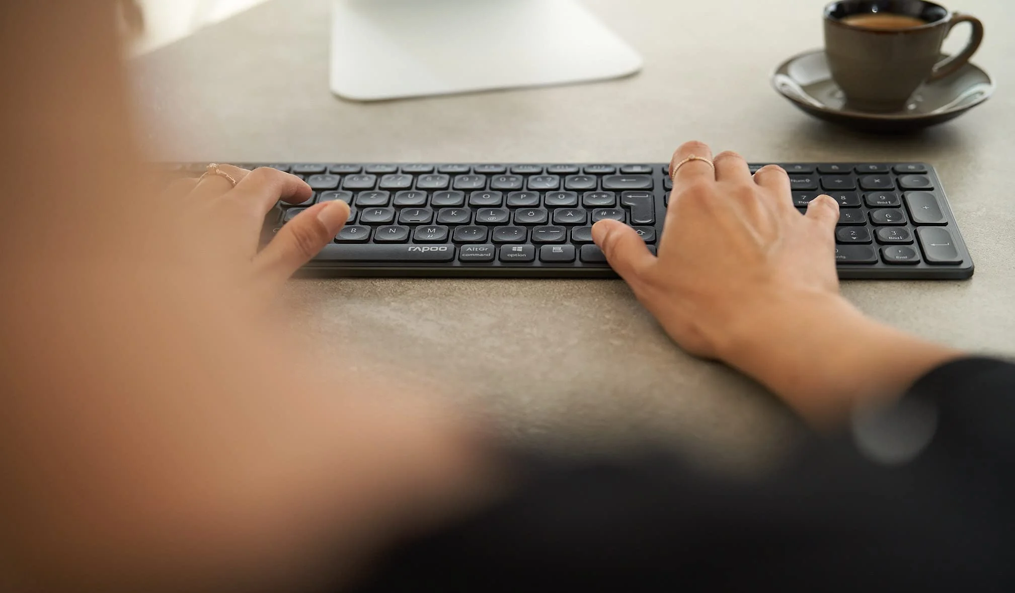 Rapoo 9800M kabelloses Tastatur-Maus Set Wireless Deskset 1600 DPI Sensor wiederaufladbarer Akku flaches Aluminium Design DE-Layout QWERTZ PC & Mac - dark grey - Image 8