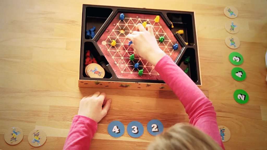 Ravensburger 26423 - Die Maulwurf Company - Familienspiel für Erwachsene und Kinder ab 8 Jahren, Ideal für Spieleabende mit Freunden oder der Familie für 1-4 Spieler - Image 4