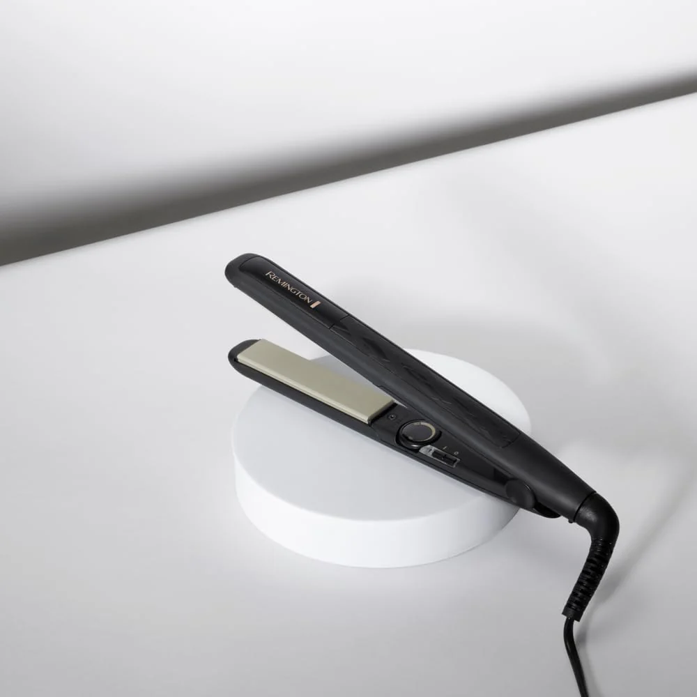 Remington Glätteisen Ceramic Straight (4-facher Schutz: antistatische Keramik-Turmalin-Beschichtung -gleichmäßige Wärmeverteilung, geringere statische Aufladung & seidiger Glanz) Haarglätter S3500 - Image 6