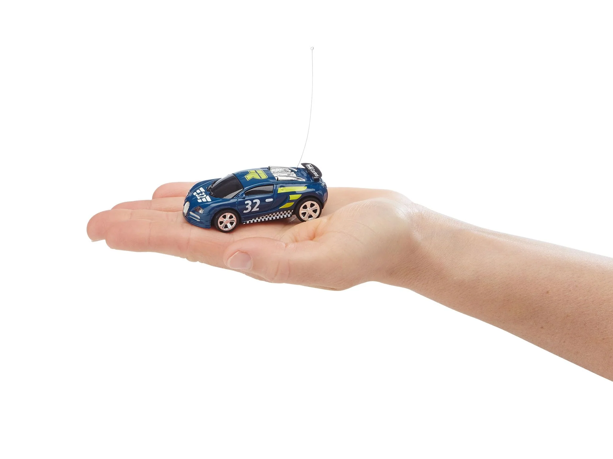 Revell Control Mini RC Car Racer I I Maßstab 1:43 I Ideal für Kinder und Rennbegeisterte I Zwei Betriebsfrequenzen für packende Rennen I Geeignet für Innen- und Außenbereiche, Blau - Image 4
