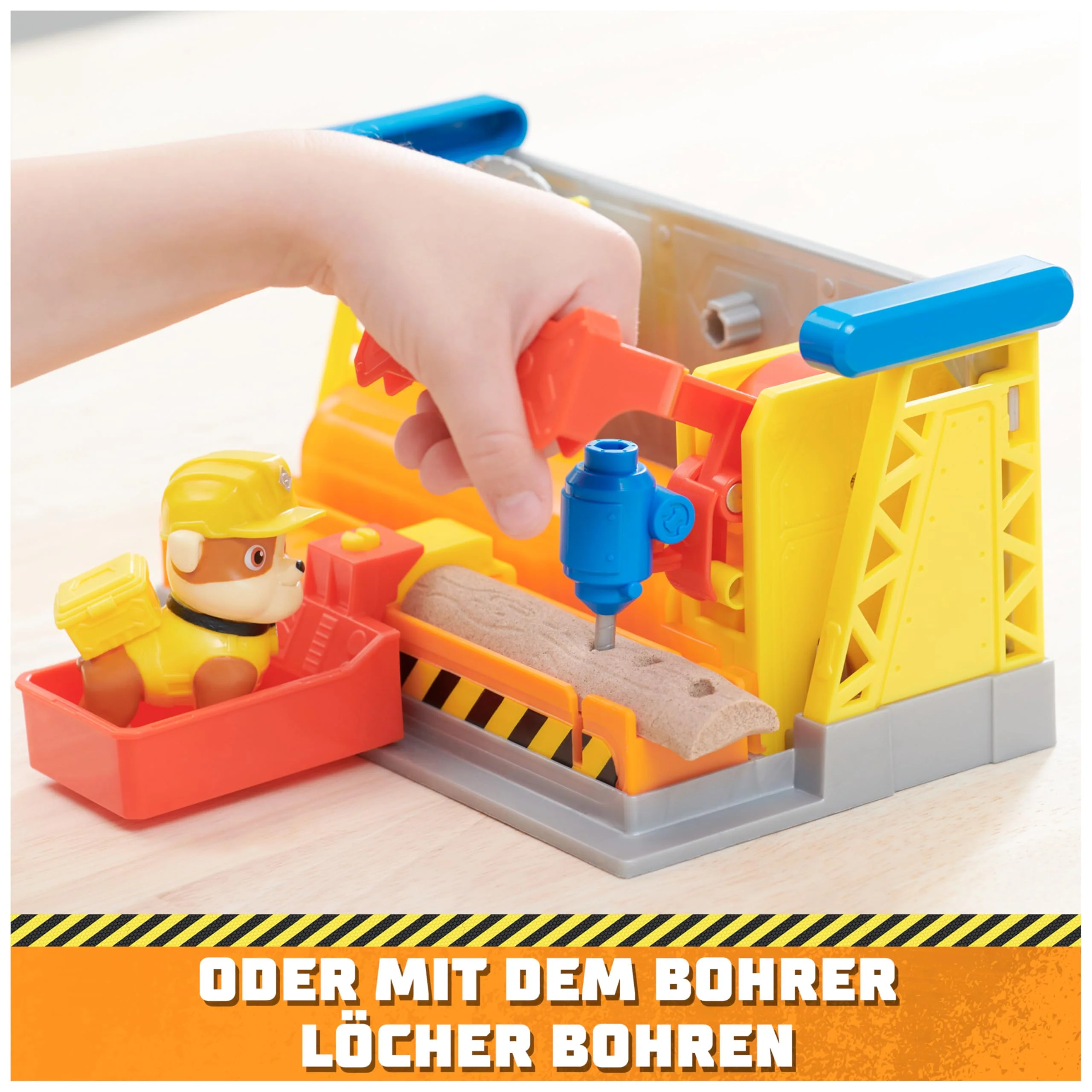 Rubble & Crew - Werkstatt Spielset mit 2 Werkzeug-Aufsätzen, 1 Rubble Hundefigur, 85g Kinetic Sand Build-it Sand und 1 Sandform, Spielzeug geeignet für Kinder ab 3 Jahren - Image 6