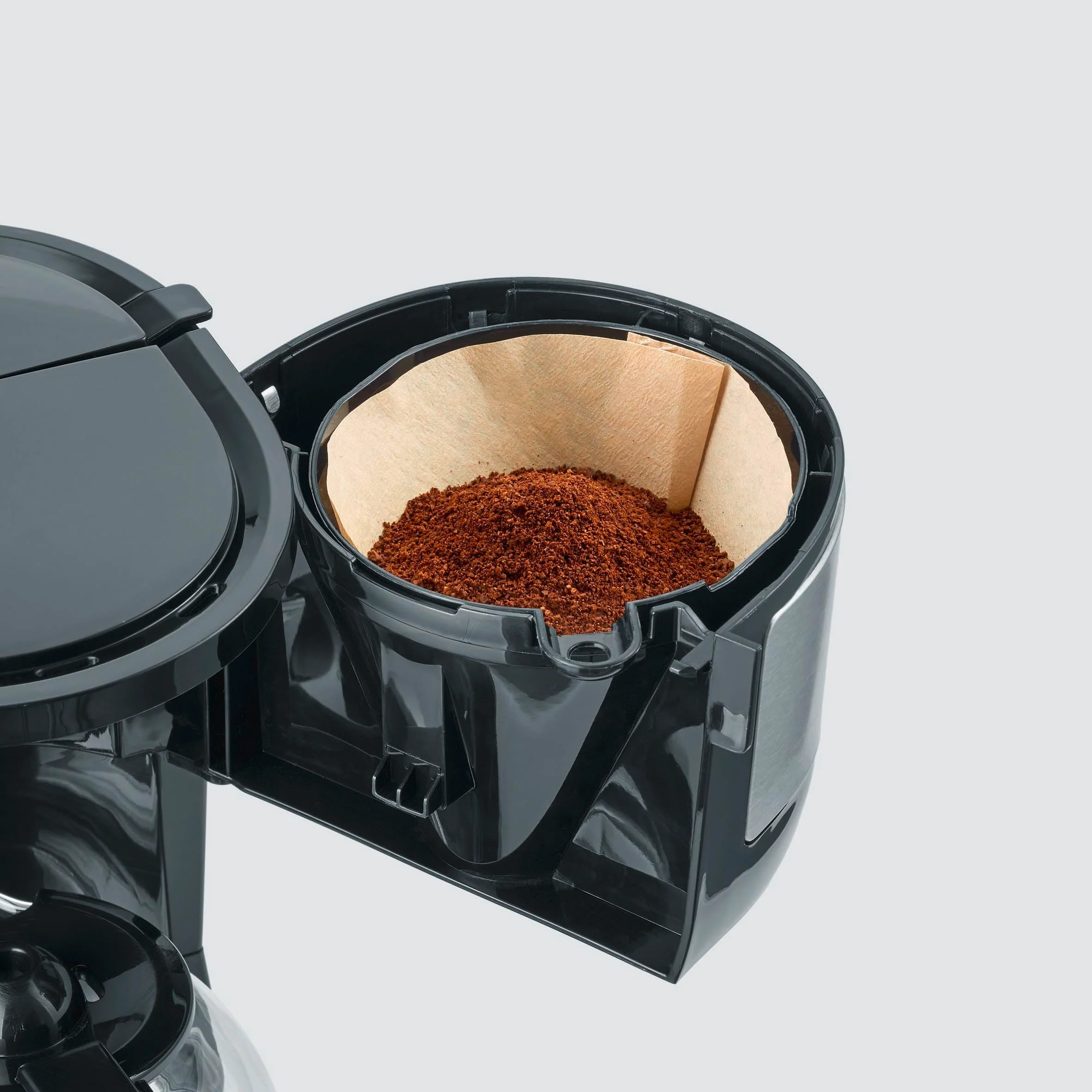 SEVERIN Kompakt Kaffeemaschine, aromatischer Kaffee mit dem Kaffeebereiter für bis zu 4 Tassen, Filterkaffeemaschine mit Permanent-Schwenkfilter, Edelstahl/schwarz, KA 4808 - Image 9