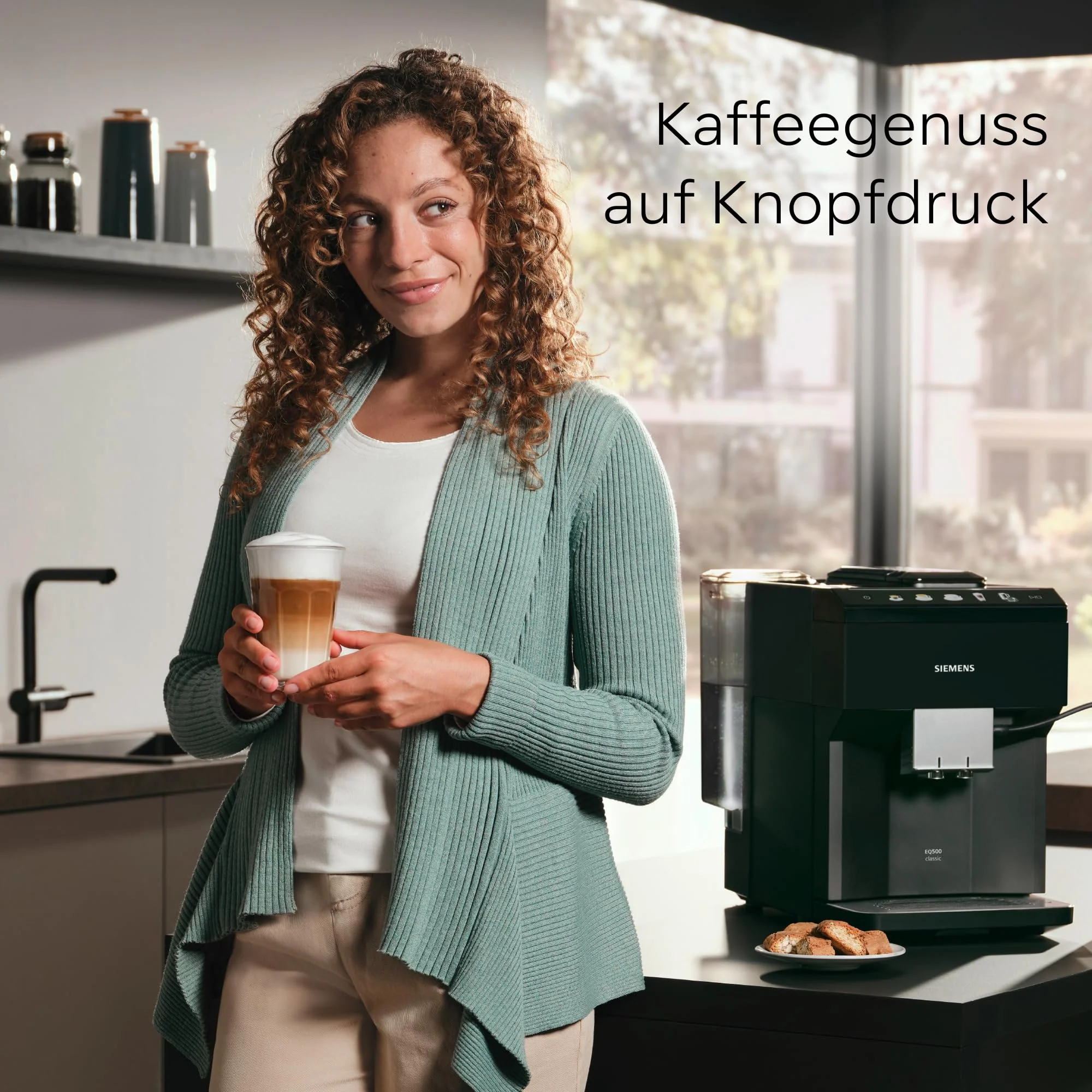 Siemens Kaffeevollautomat EQ500 classic, farbiges TFT-Display, 5 Kaffee- und Milchgetränke, Doppeltassenfunktion, einfache Reinigung, entnehmbare Brüheinheit, mit Milchschlauch, Schwarz, TP511E19 - Image 3