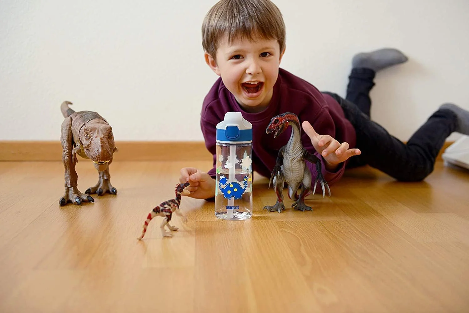SIGG - Tritan Trinkflasche Kinder - Miracle Dinosaurier - Mit Trinkhalm - Auslaufsicher - Spülmaschinenfest - Microwellengeeignet - Kratzresistent - BPA-frei - Schule & Sport - Blau - 0,45L - Image 4
