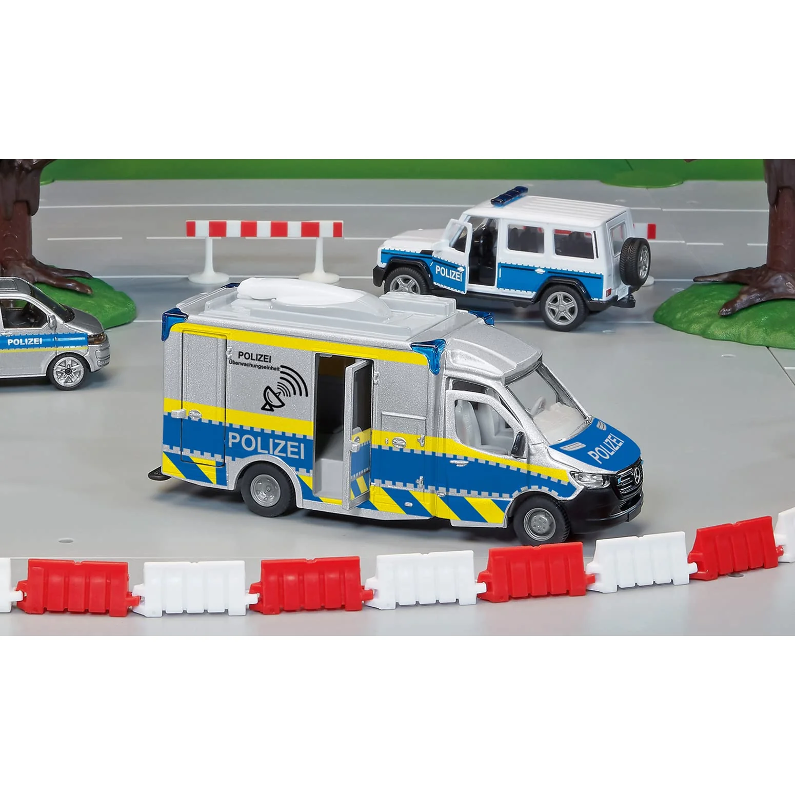 Siku 2301, Polizeiauto Mercedes-Benz Sprinter, Polizei-Spielzeug, 1:50, Metall/Kunststoff, Blau/Weiß, Drehbare Satellitenschüssel, Abnehmbares Dach, Diverse Türen zum Öffnen - Image 7