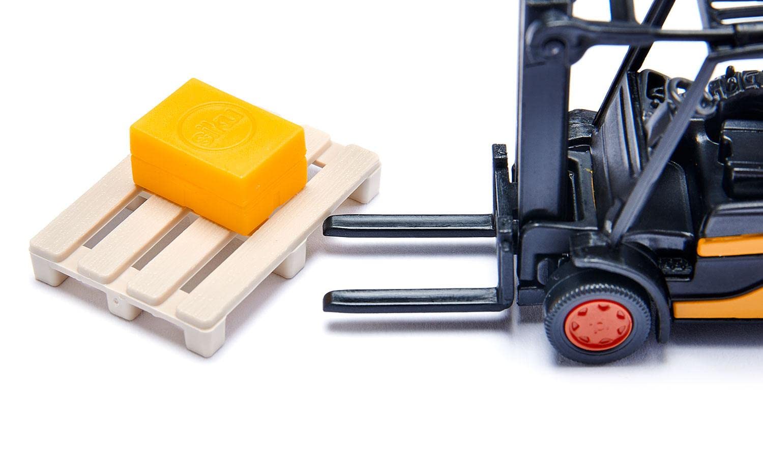siku 6335, Geschenkset DHL Logistik, inkl. LKW, Gabelstapler, Paket-Lieferwagen, Paletten und Pakete, Metall/Kunststoff, Gelb, Bewegliche Teile - Image 4