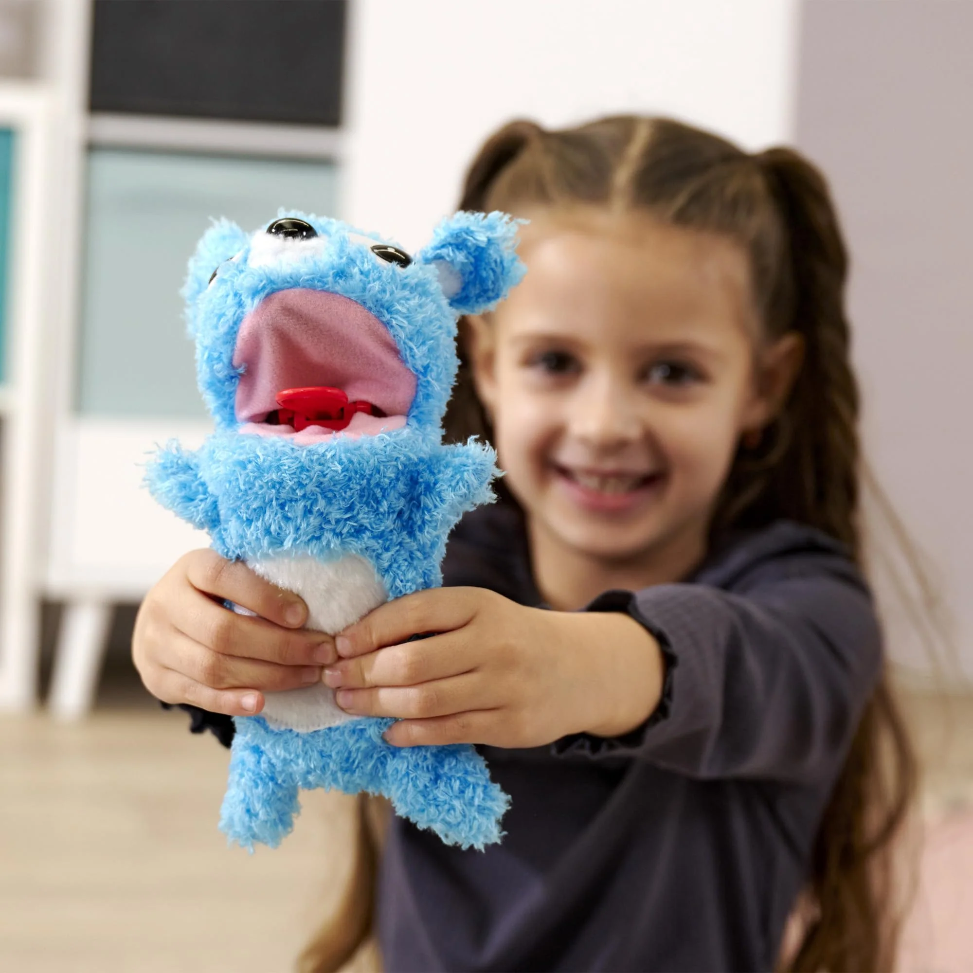 Simba 105953331 ScreamerZ Bär „Babbling Bear“ mit Sound - witziges Kuscheltier mit Schrei-Geräuschen - Plüschfigur für Kinder ab 5 Jahre, ca. 30 cm, blau - Image 4
