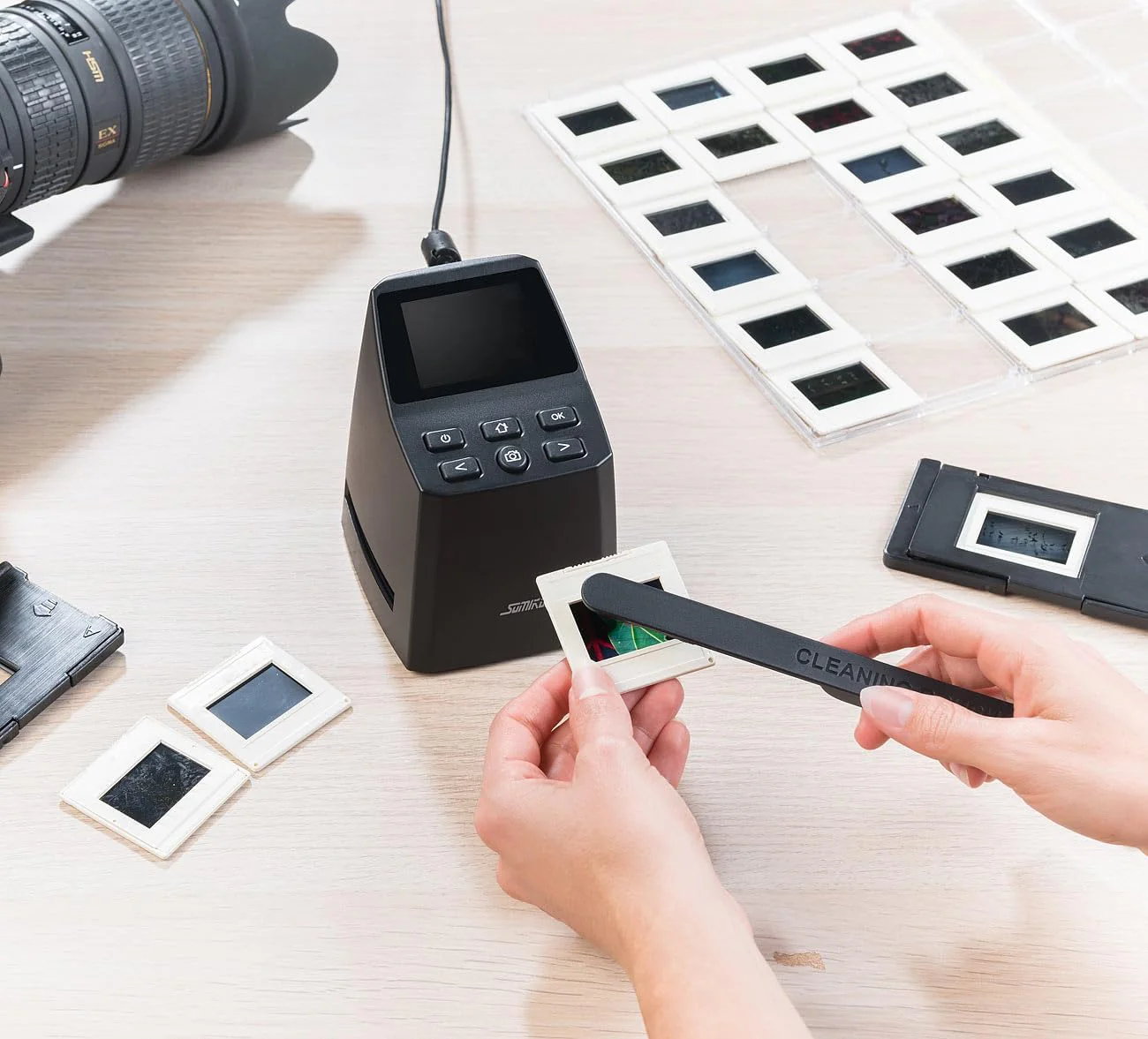 Somikon Dia und Negativscanner: Stand-Alone-Dia- & Negativ-Scanner mit 2,4" / 6,1 cm Display, 14,6 MP (Dia Betrachter, Dia Digitalisierer, Digitalisierung) - Image 2