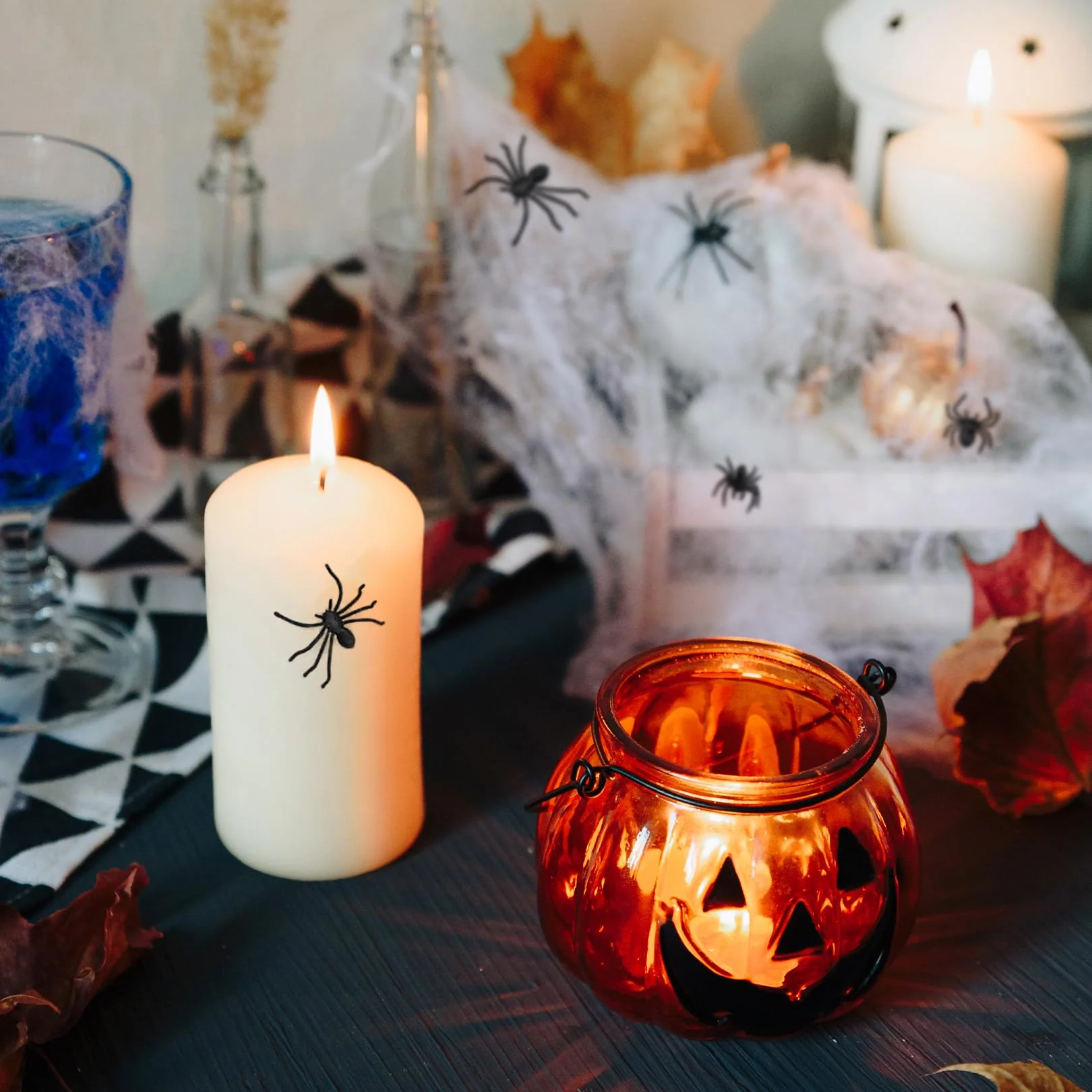 Spinnen, 60 Stück Spider Modell, Halloween Deko Spinne, Plastik Spinnen Tisch Klein, Kunststoff Spinnen Dekoration, Halloween Streich Requisiten, Gruselig Halloween Gummispinne(Sechs Modelle) - Image 3