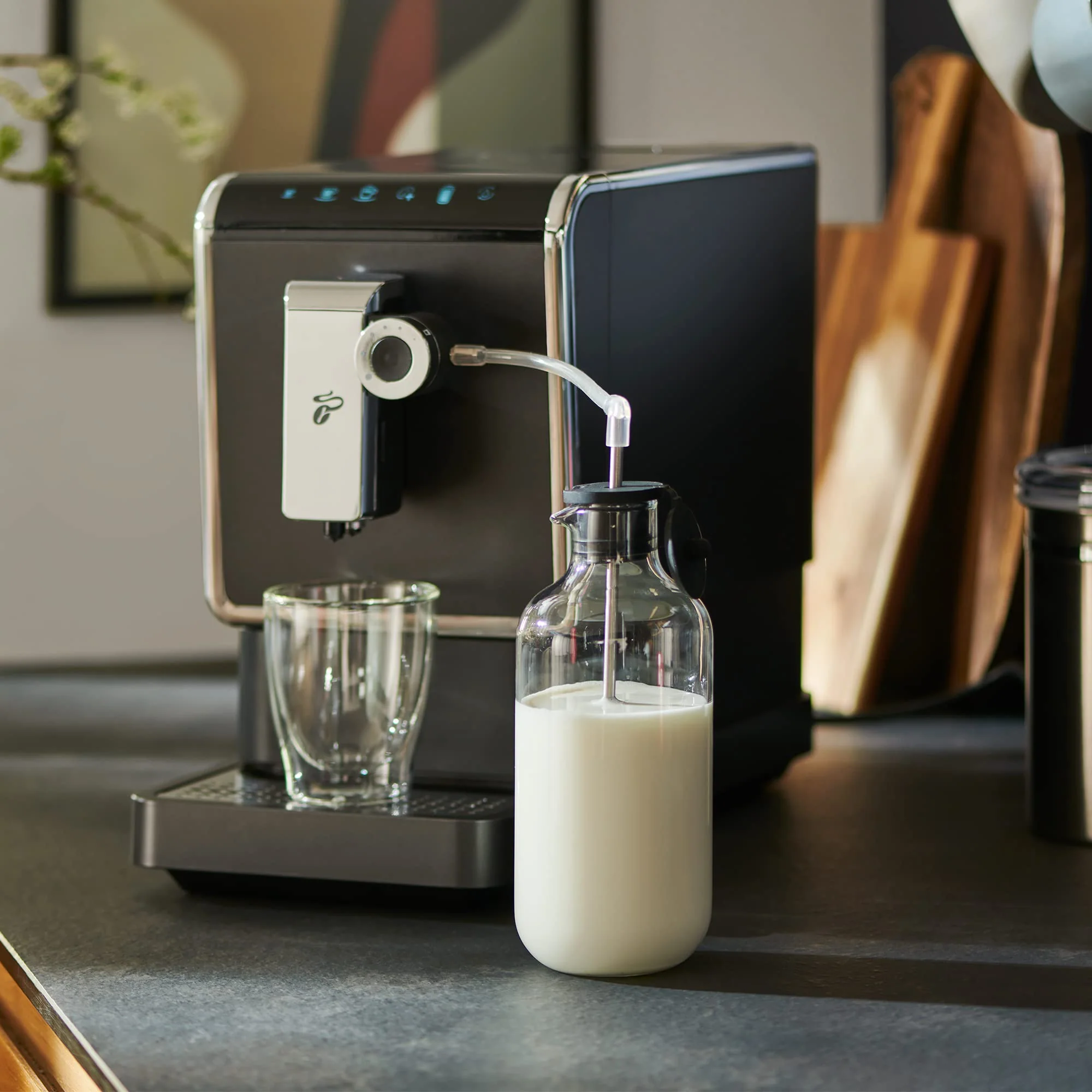 Tchibo Kaffeevollautomat Esperto Pro, inkl. passender Milchkaraffe aus Glas, perfekter Kaffeegenuss für Caffè Crema, Espresso und Milchspezialitäten, 600ml Milchbehälter, anthrazit - Image 5