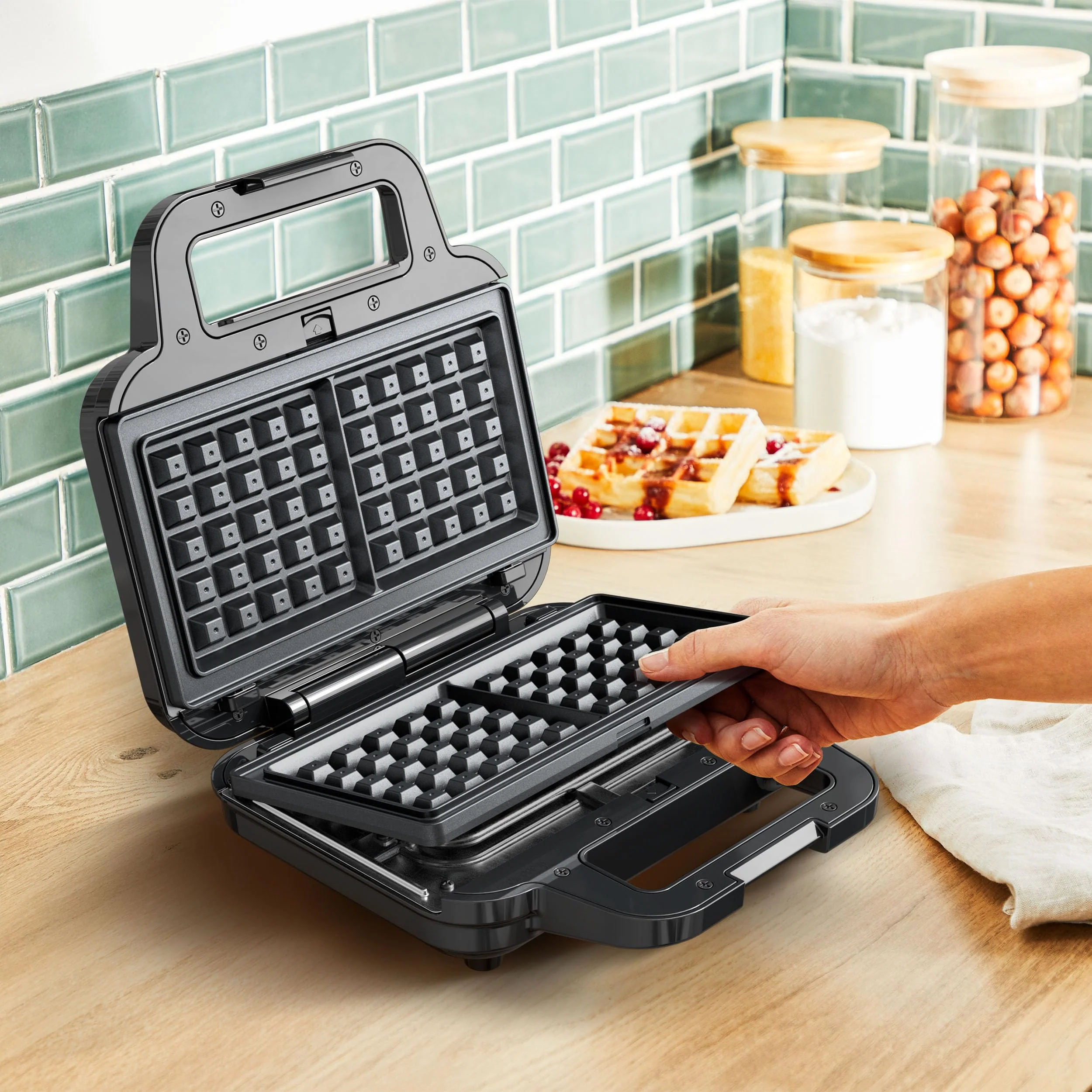 Tefal Ultracompact 3-in-1 Sandwich-Waffel-Panini Kombigerät, Antihaftbeschichtung, wärmeisolierter Griff, Edelstahl/Schwarz, SW383D10 - Image 8