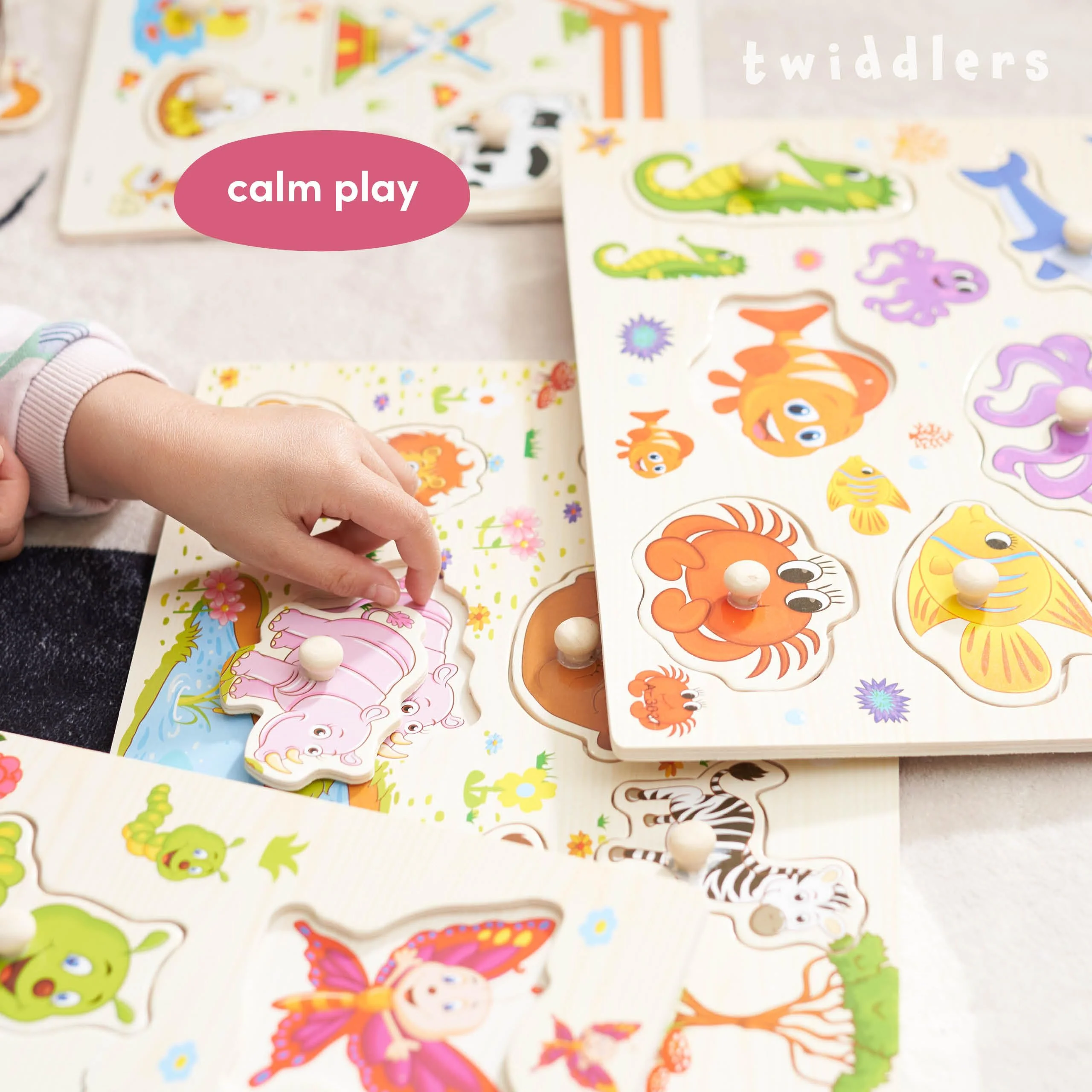 THE TWIDDLERS 4 Holzpuzzle Steckpuzzle Greifpuzzle für Babys & Kleinkinder - Montessori Lernspielzeug, Bauernhof, Dschungeltiere, Meerestiere & Insekten - Image 9