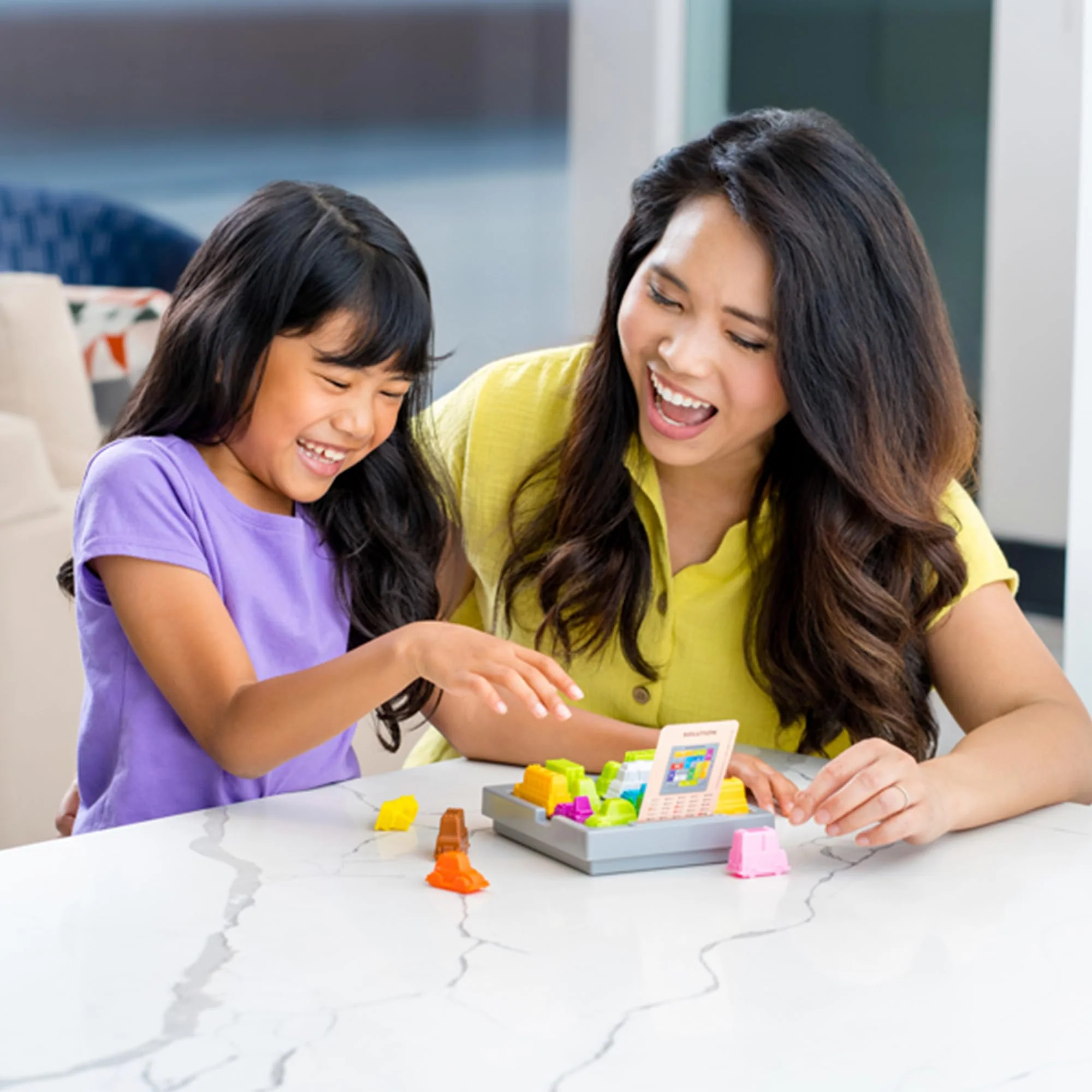 ThinkFun 76603 - Rush Hour Junior - Das bekannte Logikspiel für Kinder ab 5 Jahren. Das Stauspiel für Jungen und Mädchen. - Image 4