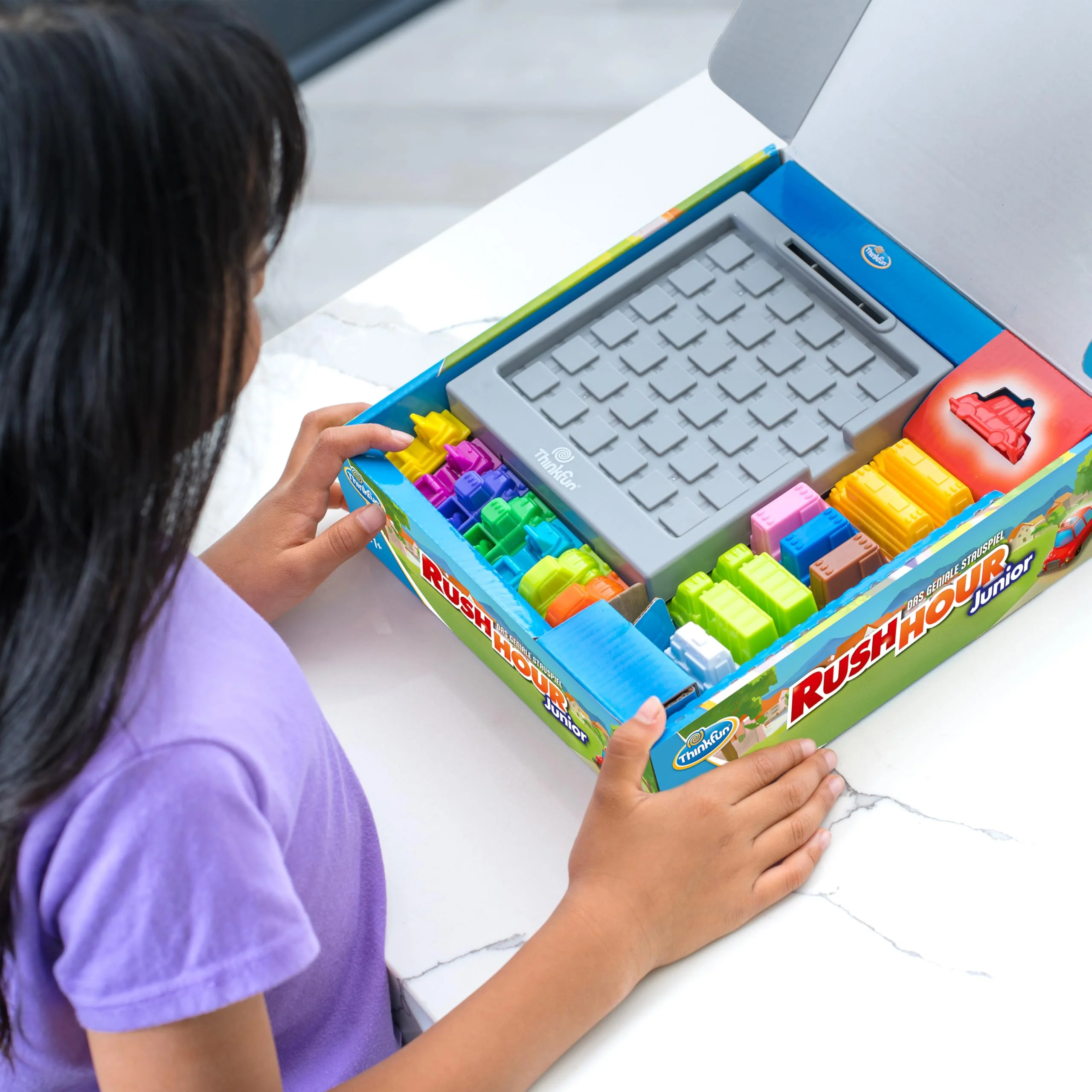 ThinkFun 76603 - Rush Hour Junior - Das bekannte Logikspiel für Kinder ab 5 Jahren. Das Stauspiel für Jungen und Mädchen. - Image 5