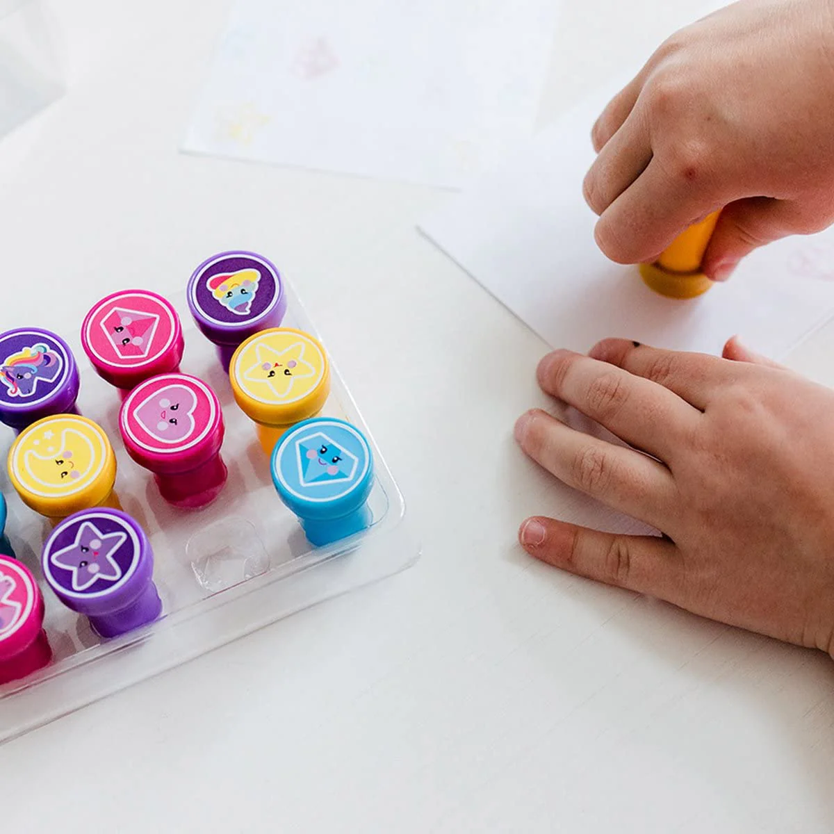 Totum TM Essentials Stempelset - Selbstfärbende Stempel in verschiedenen Einhorn-Motiven, Geschenk für Kinder 071650 - Image 2