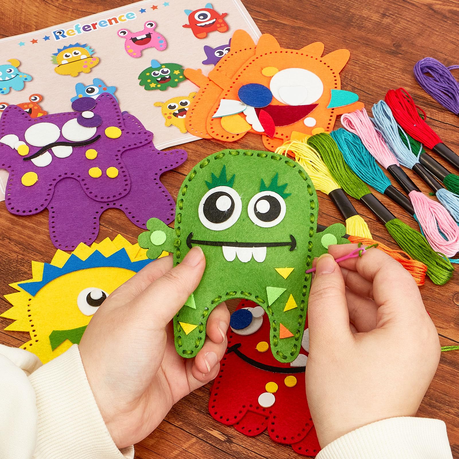 Toylink Filz Nähset Kinder, 12Pcs Bastelset Basteln Kinder ab 4 5 6 7 8 Jahre, Nähen mit Farbige Stickgarn Füllwatte, Kindergeburtstag Kreativ DIY Set Basteln Geschenk für Jungen Mädchen (Monster) - Image 2