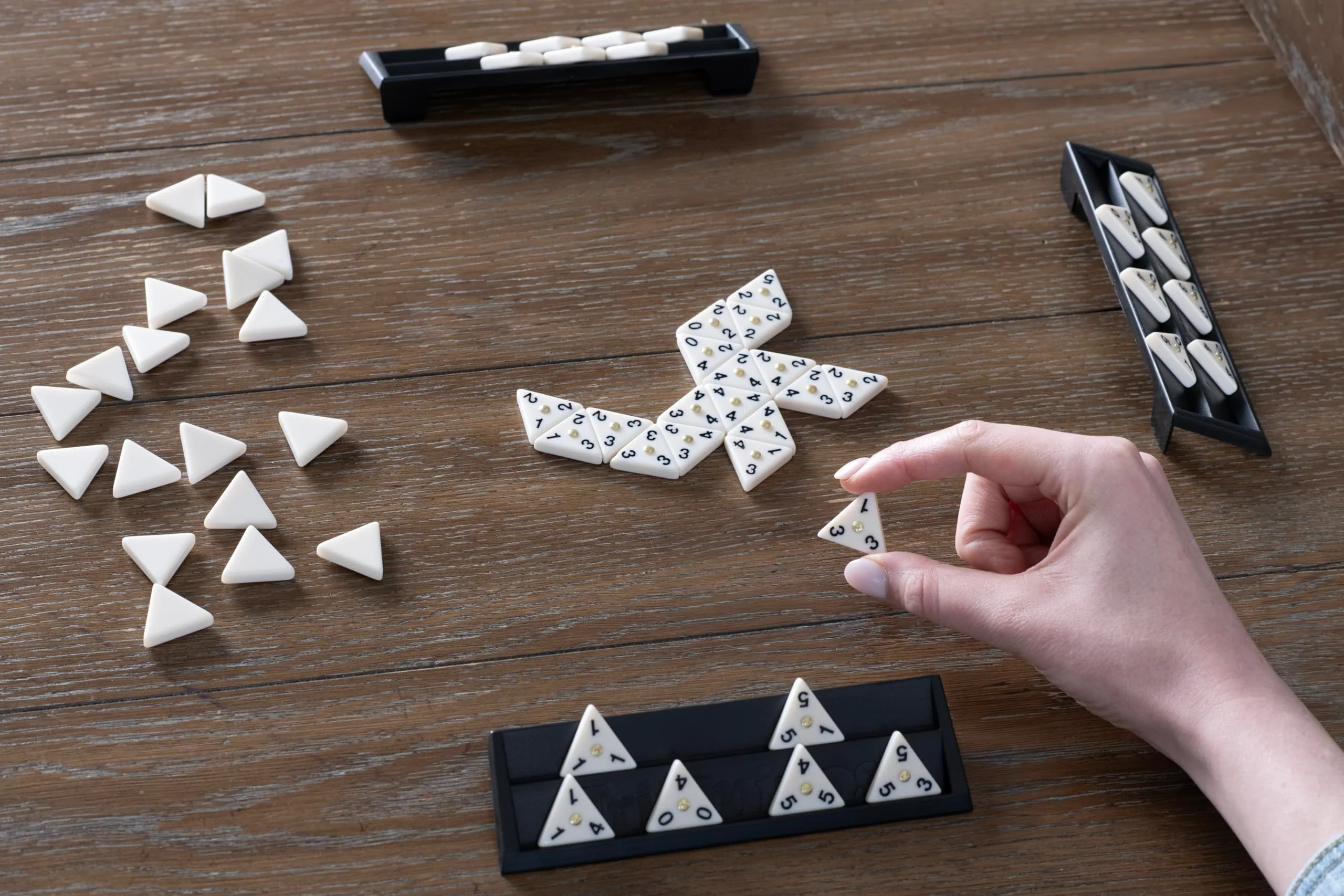 Triominos The Original Tour Edition, Reisespiele ab 6 Jahren, Gesellschaftsspiele für 2 bis 4 Spieler, Praktisches Format mit kompakten Steinen für den Urlaub, Travel - Image 3