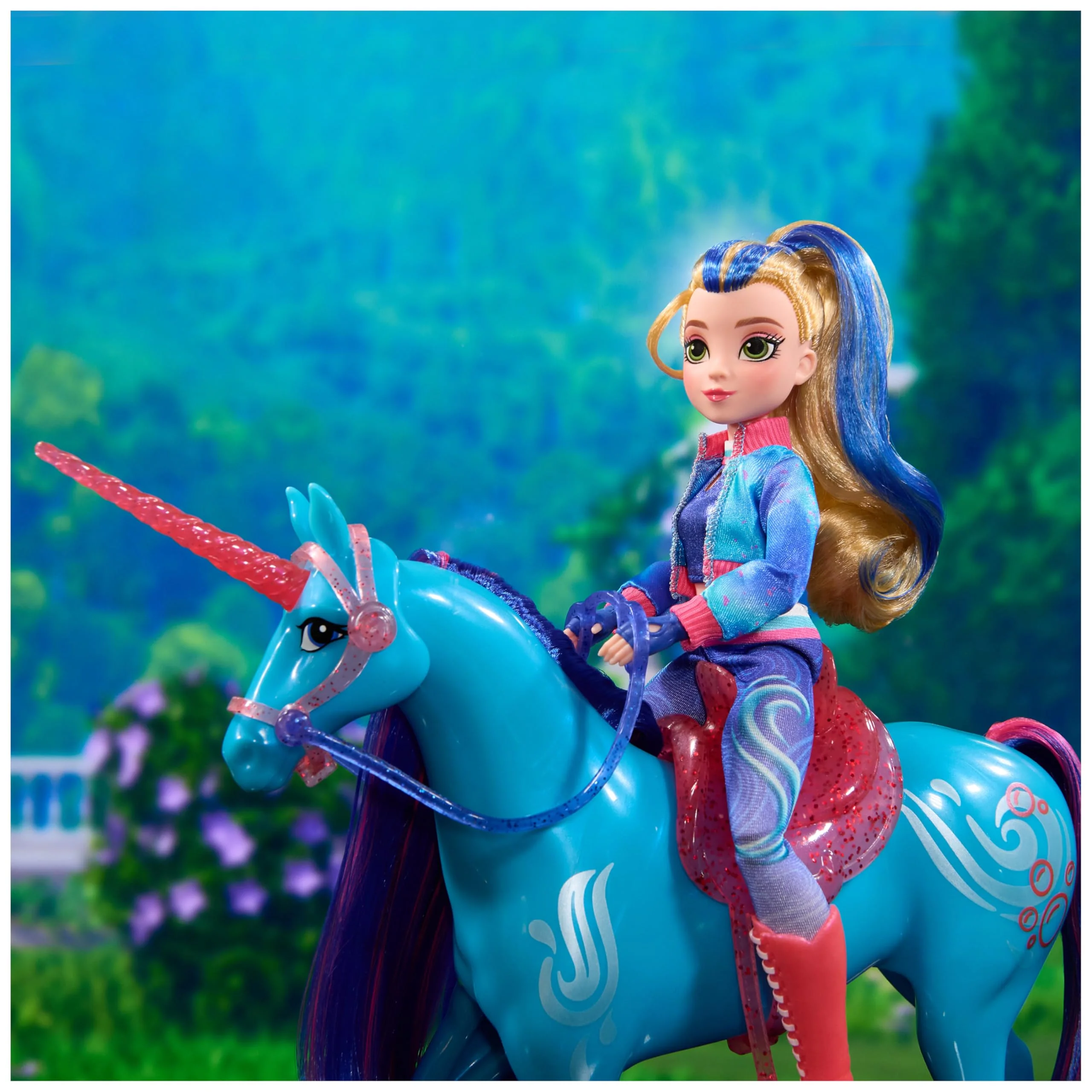 Unicorn Academy Ankleidepuppe Isabel - die Originalpuppe zur beliebten Netflix-Serie, 24 cm groß, mit echtem Haar, abnehmbarer Kleidung und Accessoires, für Kinder ab 4 Jahren - Image 3