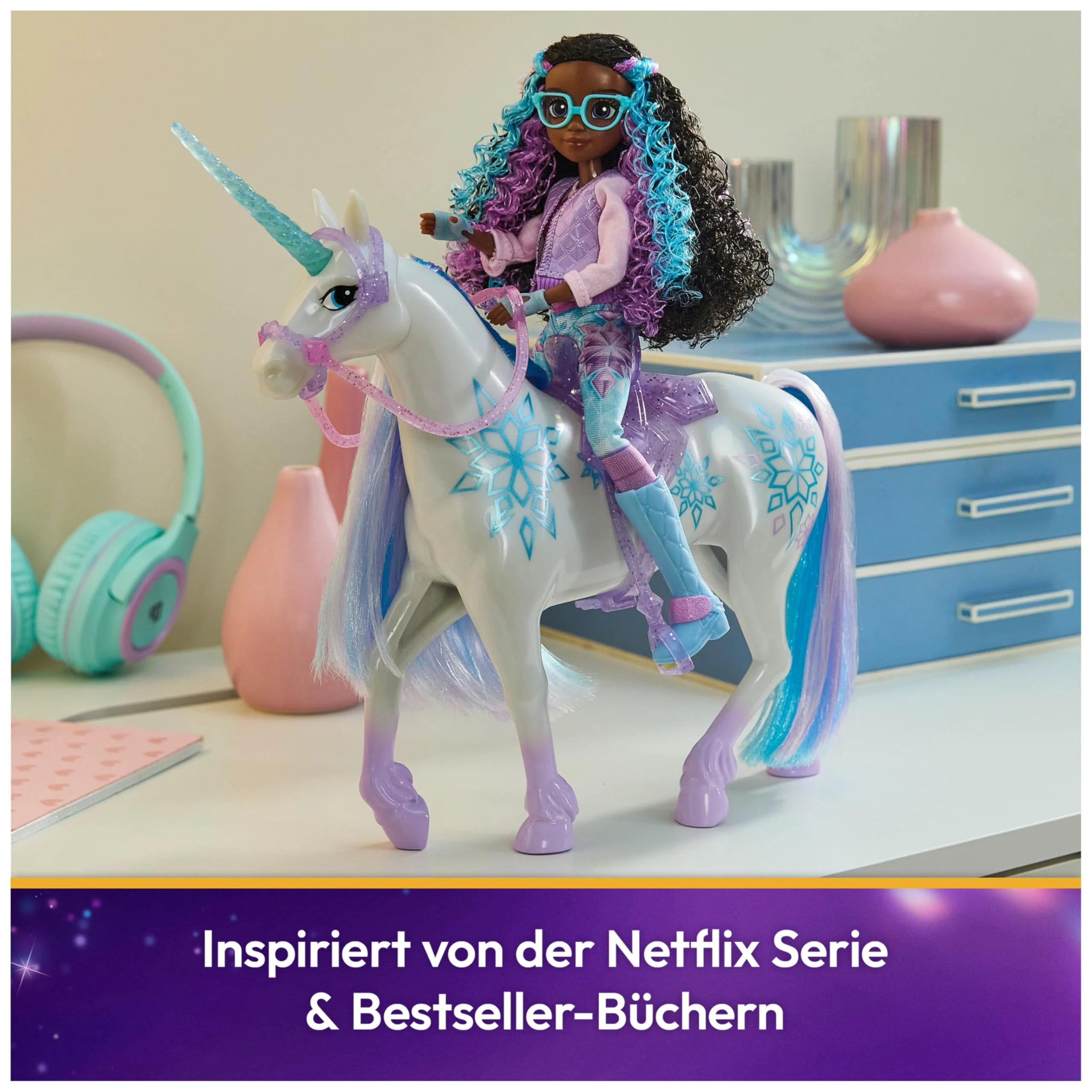 Unicorn Academy Einhorn Glacier - 28 cm groß, Original-Einhorn von Layla zur Netflix-Serie, mit echter Mähne und Schweif, abnehmbarem Zaumzeug und Sattel sowie Bürste, für Kinder ab 4 Jahren - Image 4