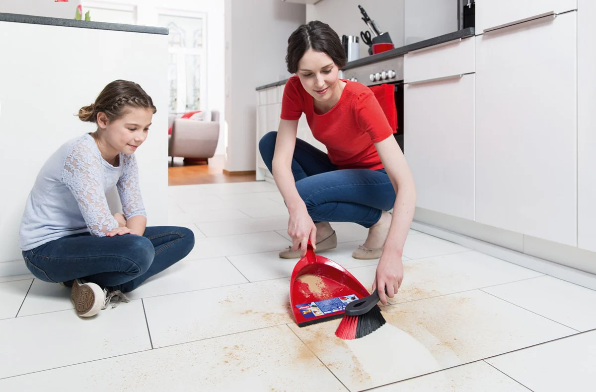Vileda DuActiva Besen mit 3-TLG Stiel und 2in1 Kehrset, wirbelt Staub Nicht auf, Handfeger & Kehrschaufel, Besen mit Mikroschaum, Eco-Verpackung, mittel - Image 3