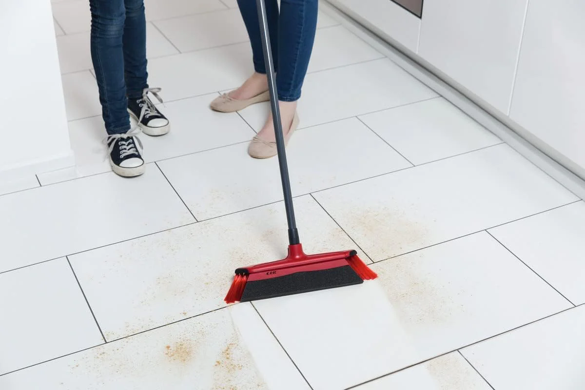 Vileda DuActiva Besen mit 3-TLG Stiel und 2in1 Kehrset, wirbelt Staub Nicht auf, Handfeger & Kehrschaufel, Besen mit Mikroschaum, Eco-Verpackung, mittel - Image 6