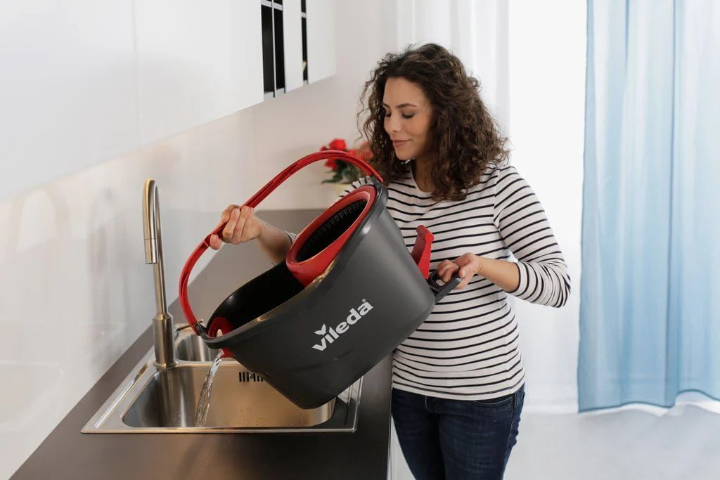 Vileda Turbo Mikrofaser Wischmopp und Eimer Set mit extra 2-in-1 Kopfersatz, Spin Mop zum Reinigen von Böden, Set aus 1x Mop, 1x Eimer und 1x Nachfüllpackung - Image 13