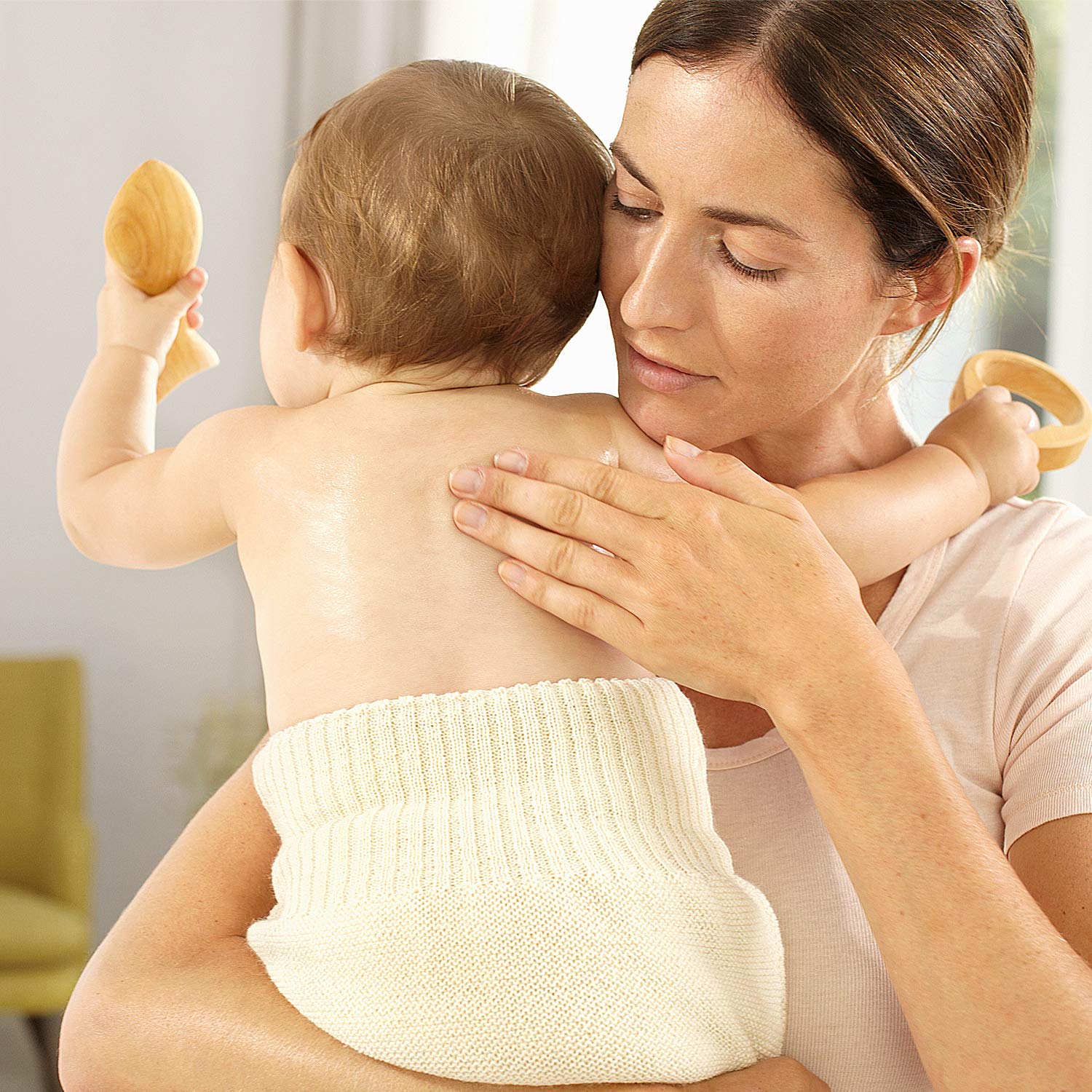 WELEDA Bio Baby Calendula Pflegeöl parfümfrei - veganes Naturkosmetik Babyöl mit Sesamöl zur Pflege & Massage von Babys. Körperöl zum Schutz vor Hautreizungen, Wundwerden & trockener Haut (1x200ml) - Image 8