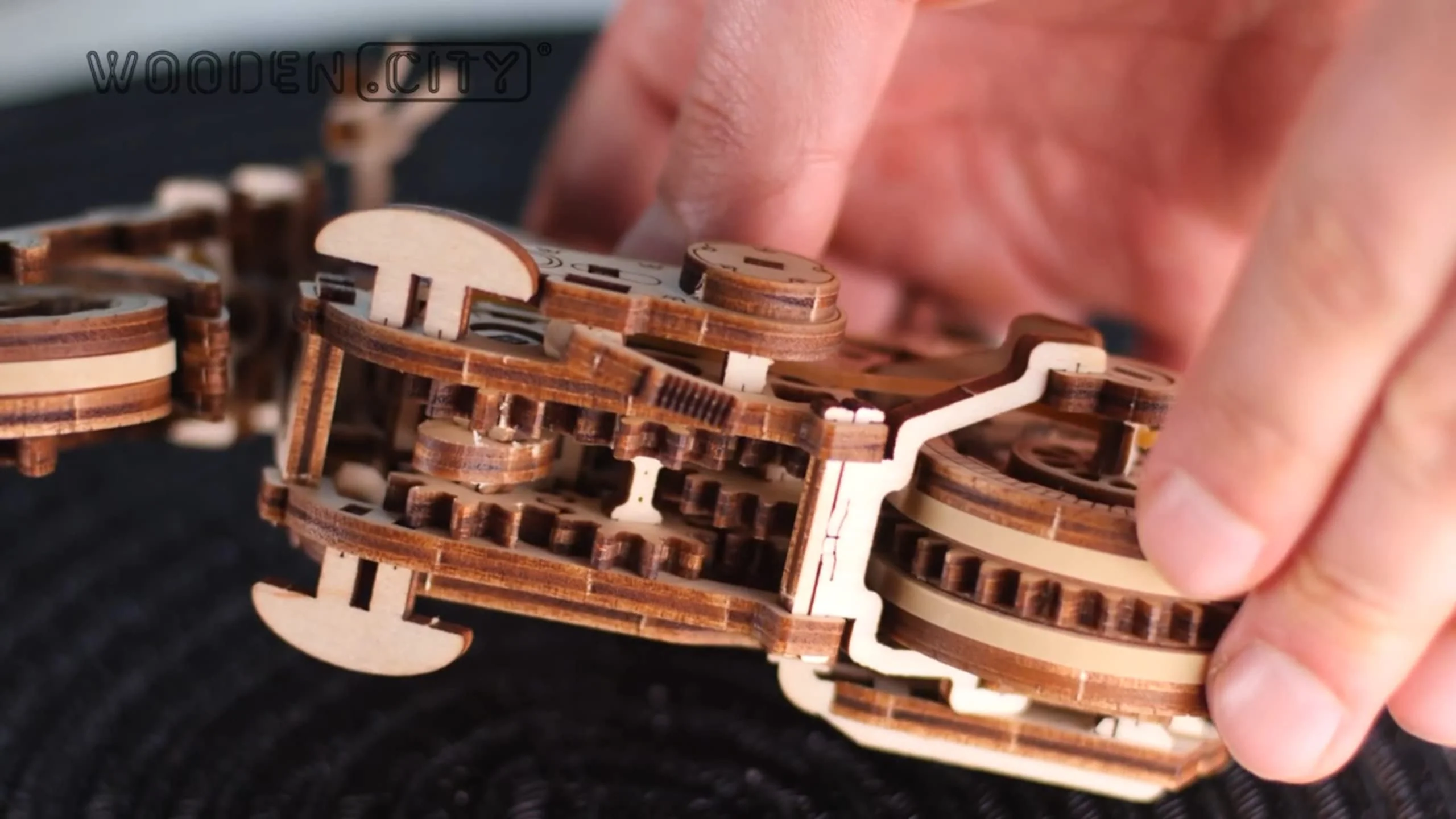 WOODEN.CITY Holzmodellbausatz Cruiser V-Twin, Mechanisch 3D Puzzle, Brettspiele Erwachsene - DIY Spielzeug, Laser Cut Hobby, Dekoration - Image 6